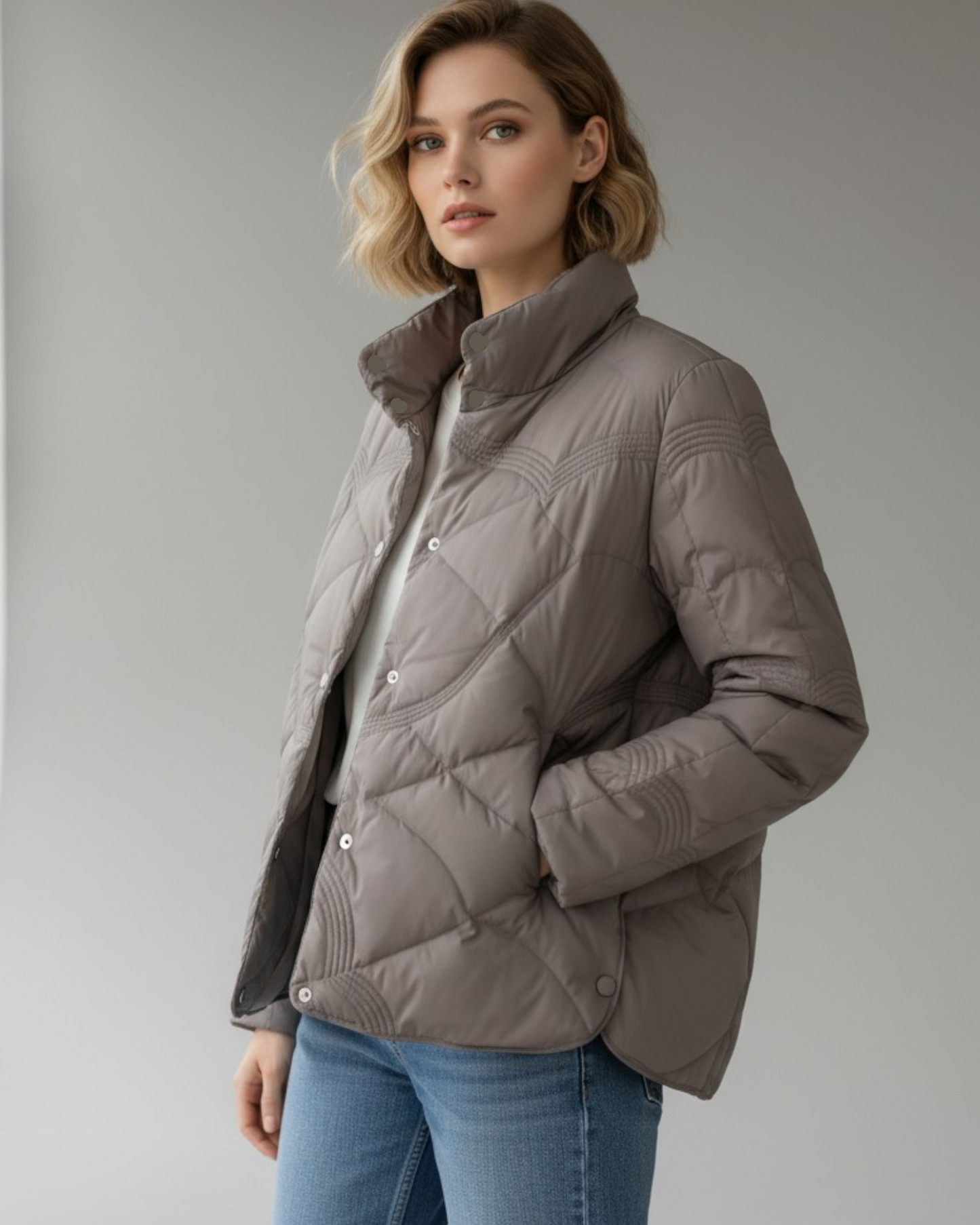 Damen Steppjacke Kurz mit hohem Kragen und Seitenschlitzen 6
