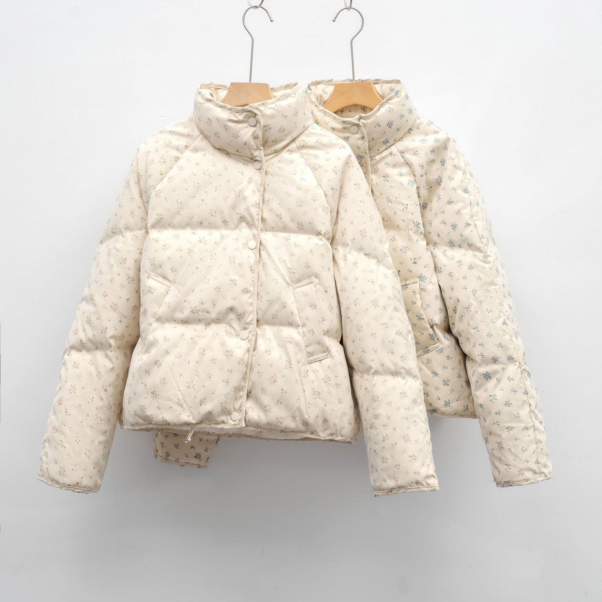 Damen Steppjacke mit floralem Muster und Taschen 1