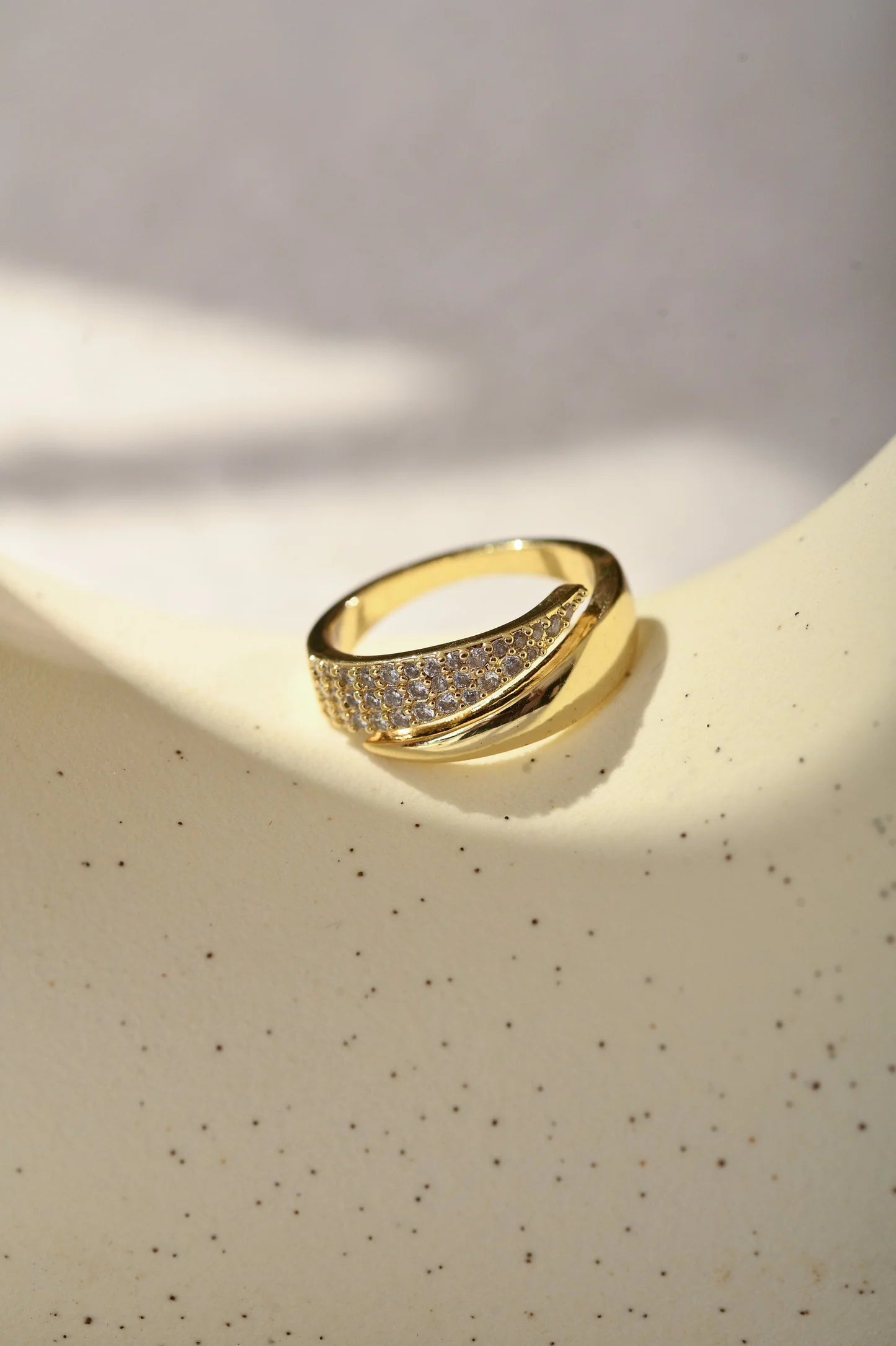Eleganter Ring mit Funkelnden Steinen | Damen Schmuck 4