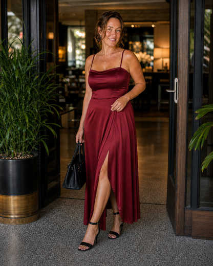 Elegantes Damen-Kleid mit Schlitz | Damenmode 1