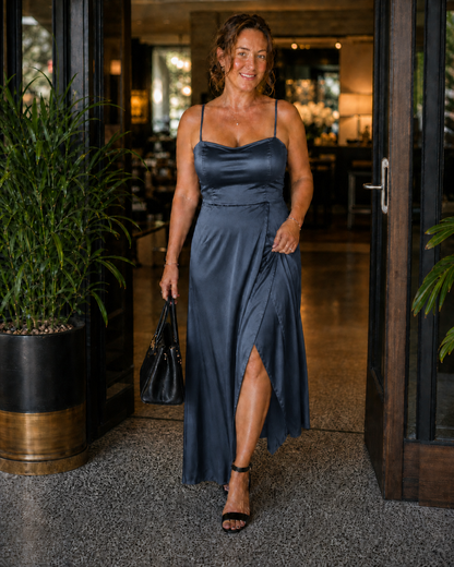 Elegantes Damen-Kleid mit Schlitz | Damenmode 4