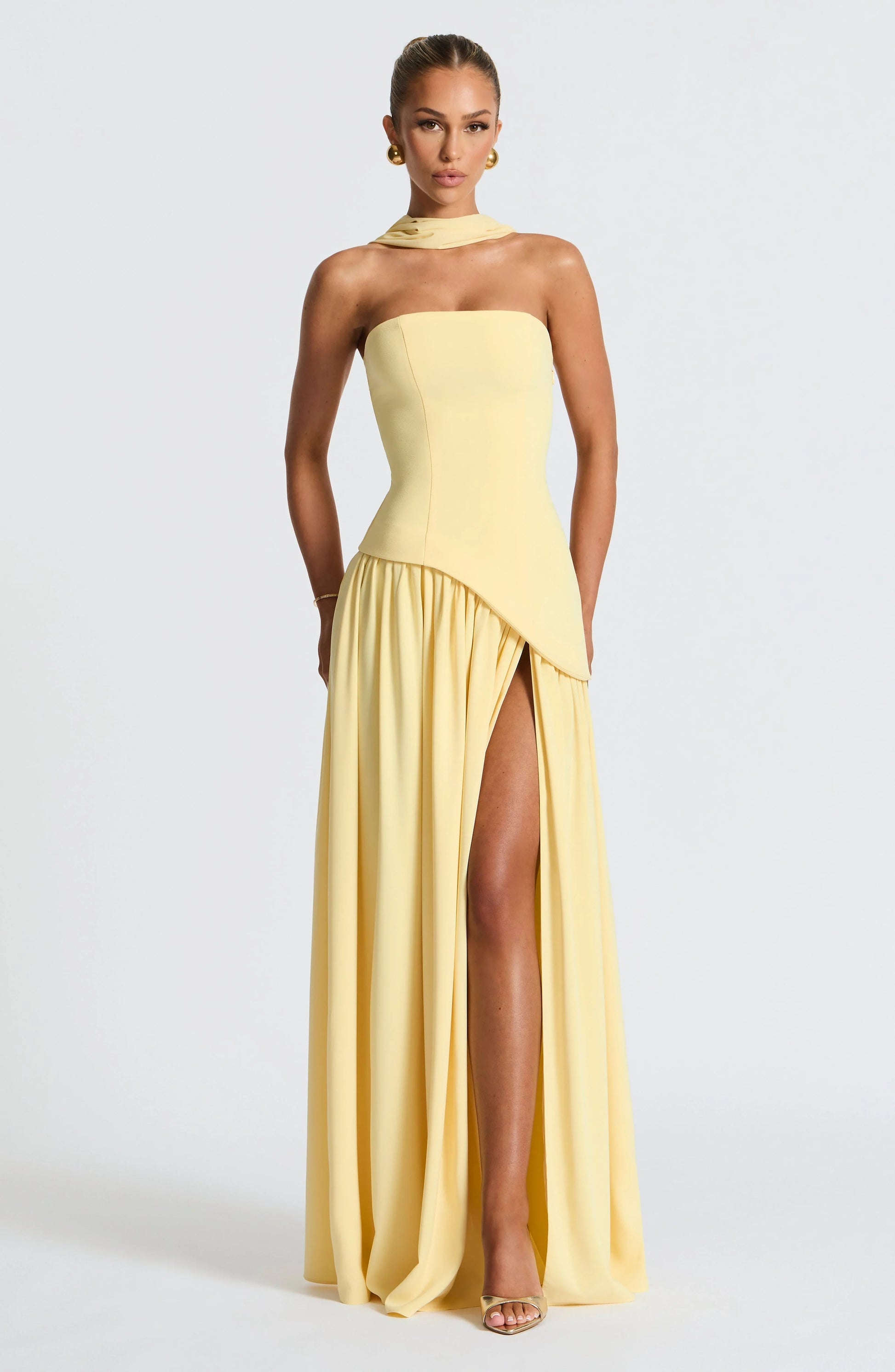 Elegantes Korsettkleid mit Schal-Detail und hohem Schlitz | Damenmode 8