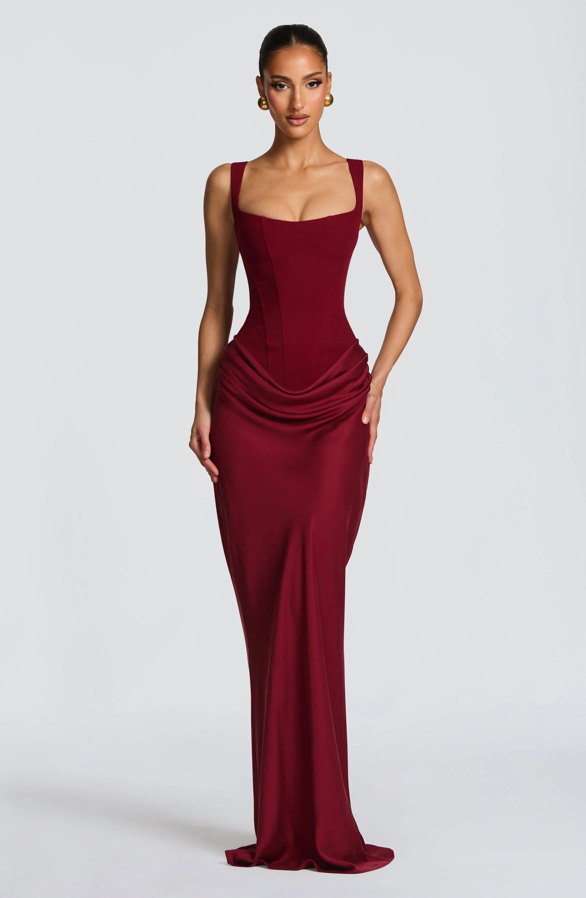 Figurbetontes Damenkleid mit rückenfreiem Schnitt | Langes Abendkleid 10