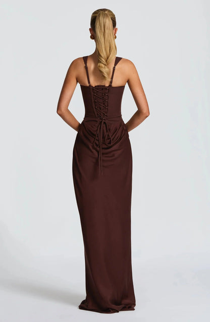 Figurbetontes Damenkleid mit rückenfreiem Schnitt | Langes Abendkleid 3