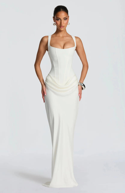 Figurbetontes Damenkleid mit rückenfreiem Schnitt | Langes Abendkleid 7