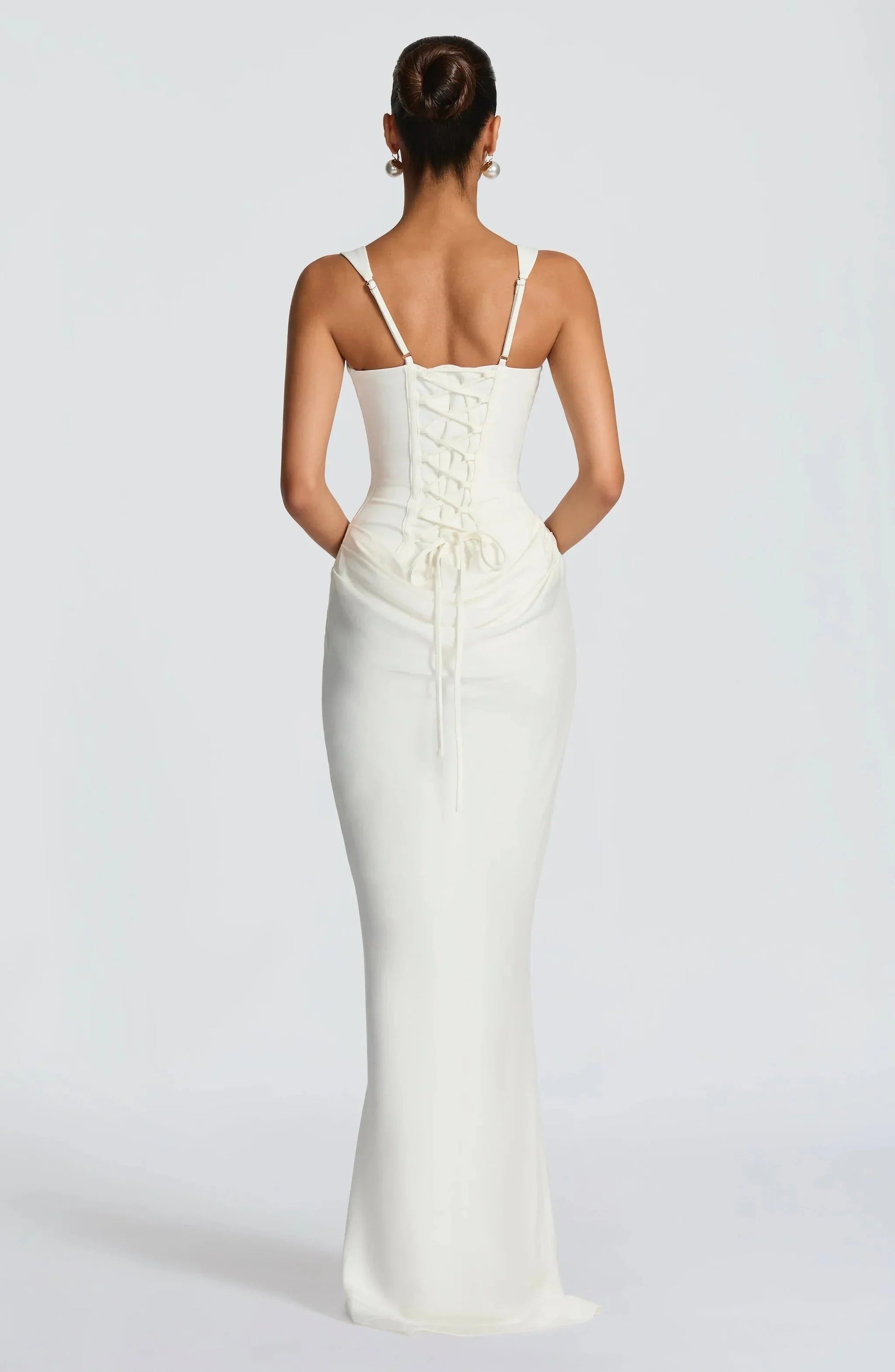 Figurbetontes Damenkleid mit rückenfreiem Schnitt | Langes Abendkleid 8