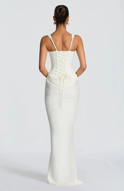 Figurbetontes Damenkleid mit rückenfreiem Schnitt | Langes Abendkleid 8