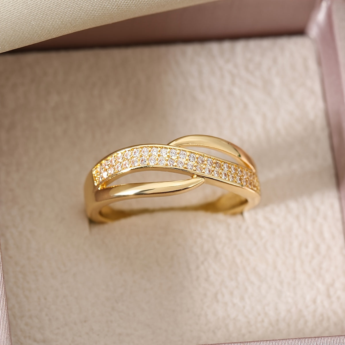 Goldfarbener Crossover-Ring | Damenring mit Funkelnden Steinen 2