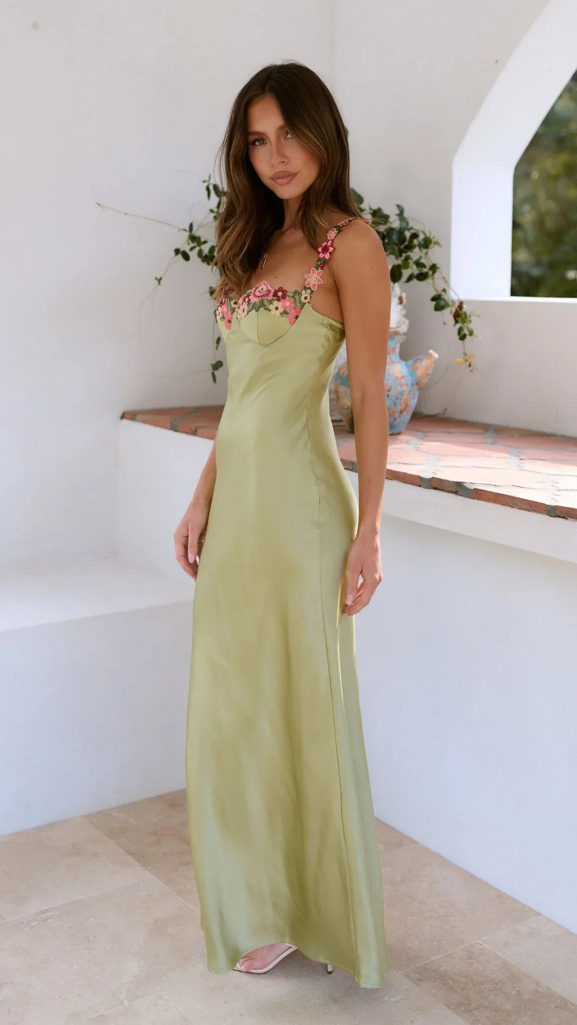 Hellgrünes Maxikleid mit Blumenträgern | Sommerkleider Lang 3