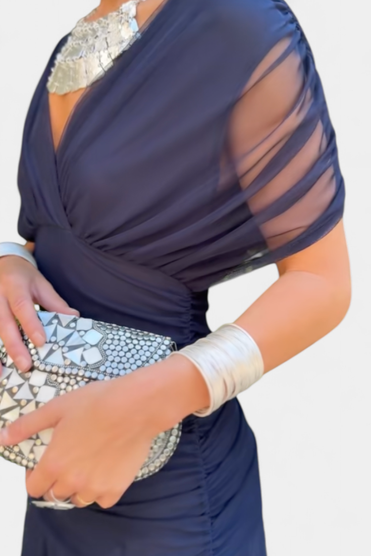 Iselina | Elegantes Maxikleid mit V-Ausschnitt und fließenden Ärmeln 10