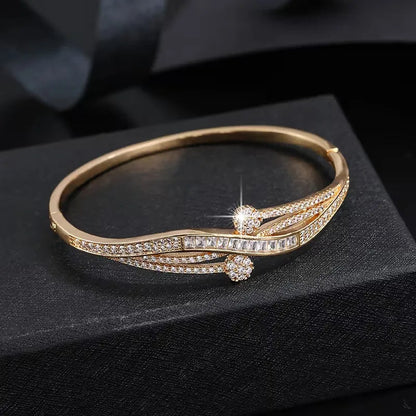 Olivia | Damenarmband mit Zirkonia-Akzenten Silberfarben 0