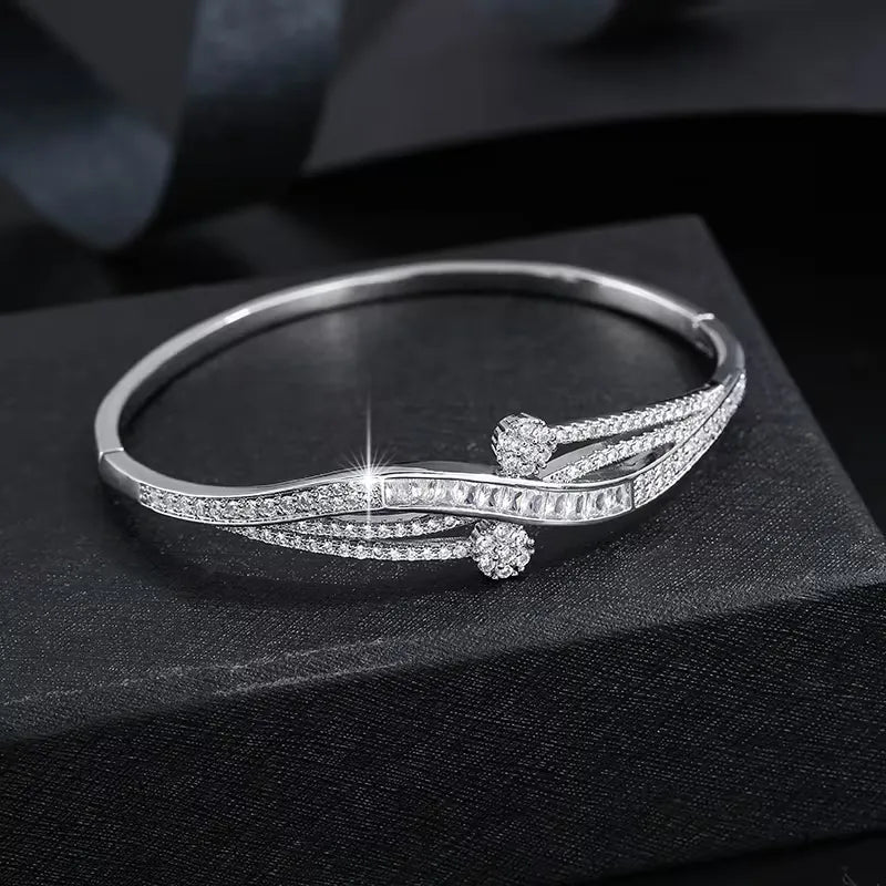 Olivia | Damenarmband mit Zirkonia-Akzenten Silberfarben 1