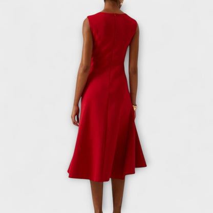 Waira | Ärmelloses Midikleid mit Falten und Knotendetail 1